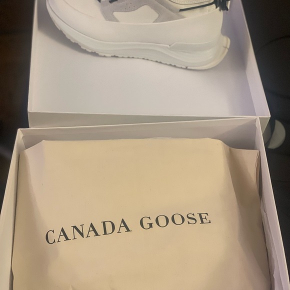 Canada Goose Gracier Trail size 8 & half - Picture 5 of 5